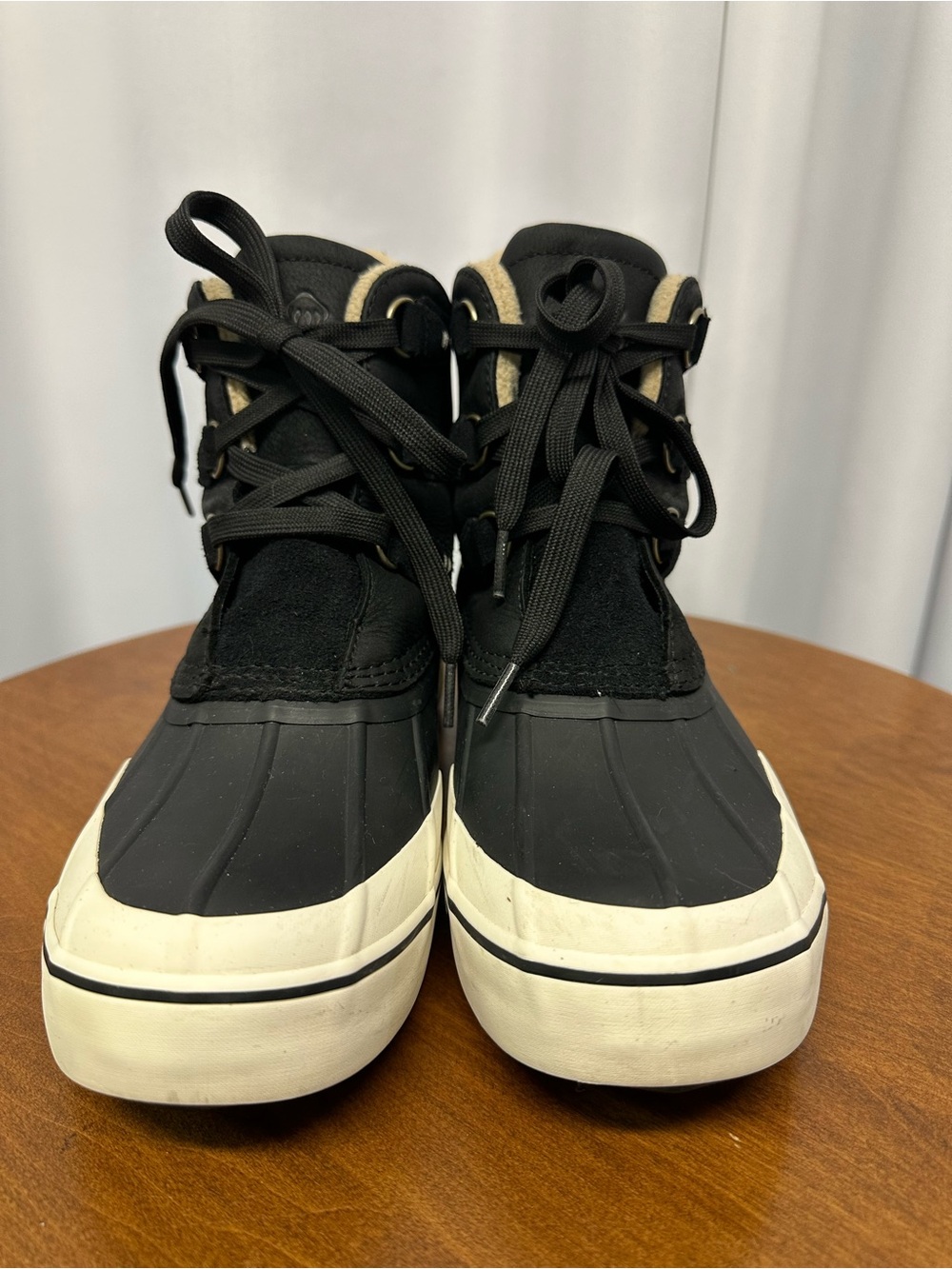 Women’s Black and Cream Waterproof Wolverine lined boots size 9